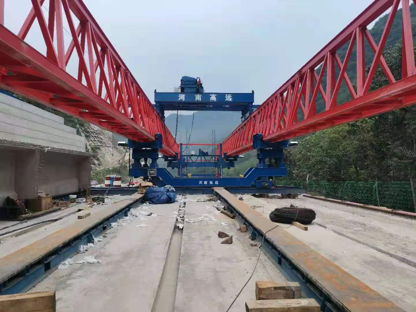 河南高遠公司40m-200t自平衡架橋機，助力四川交投（四川路航-九綿高速）